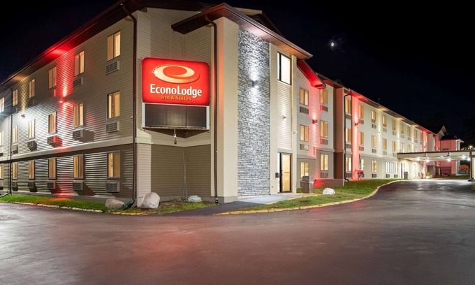 Lovington Hotel | Econo Lodge Inn & Suites - Des Moines/Merle Hays Road