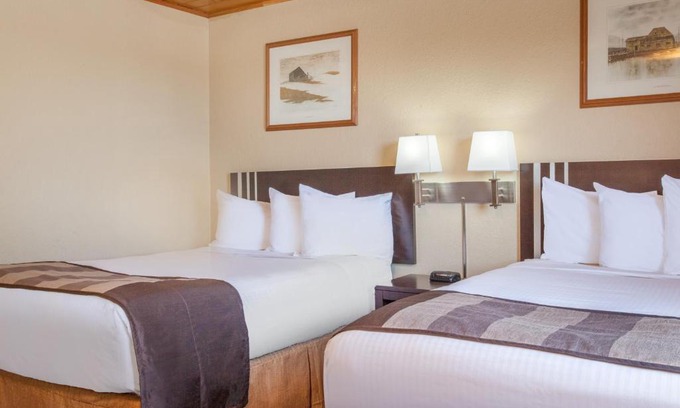 Medicine Hat Hotel | Econo Lodge Inn & Suites