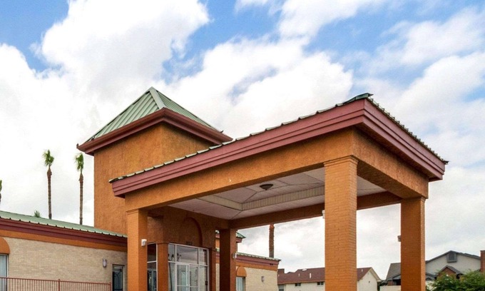 Eagle Pass Hotel | Econo Lodge Inn & Suites Eagle Pass