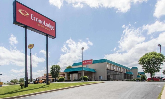 Joplin Hotel | Econo Lodge Inn & Suites Joplin