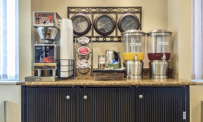 Joplin Hotel | Econo Lodge Inn & Suites Joplin