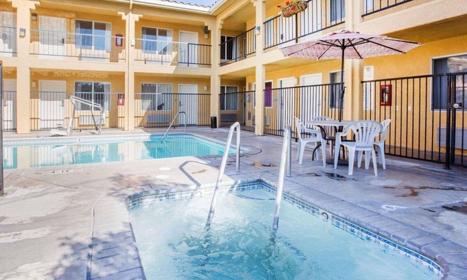Lodi Hotel | Econo Lodge Inn & Suites Lodi - Wine Country Area