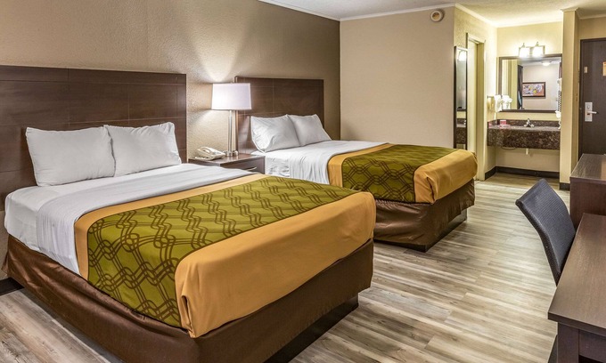 Newton Hotel | Econo Lodge Inn & Suites Newton