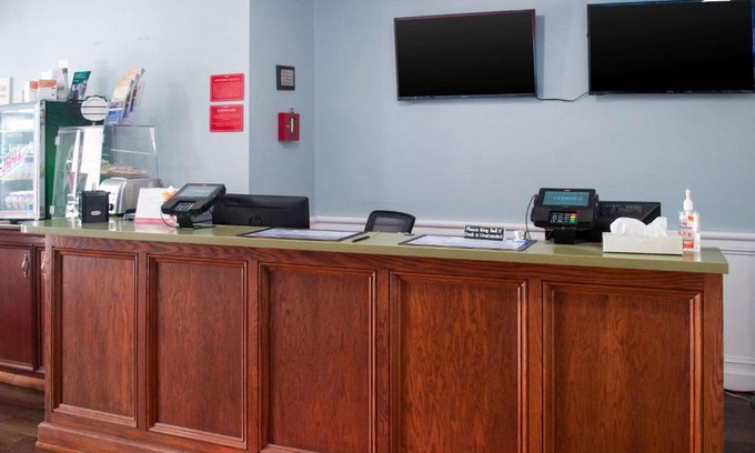 Sandusky South Hotel | Econo Lodge Inn & Suites Sandusky South