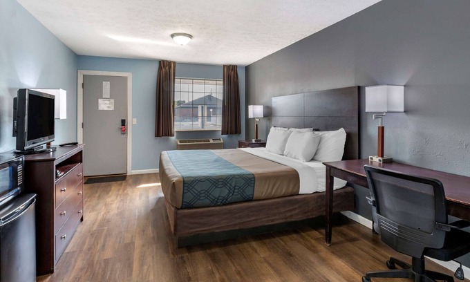 Sandusky South Hotel | Econo Lodge Inn & Suites South