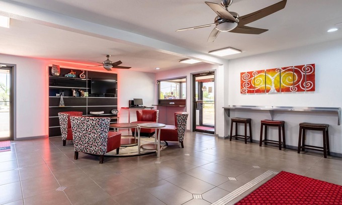 Enid Hotel | Econo Lodge Inn & Suites