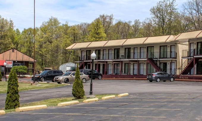 White Haven Hotel | Econo Lodge Inn & Suites Lake Harmony - Pocono Mountains Area