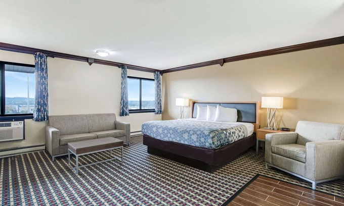 Madison Hotel | Econo Lodge Madison East