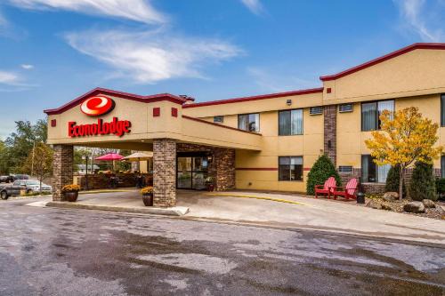 Rochester Cabin | Econo Lodge Mayo Clinic Area