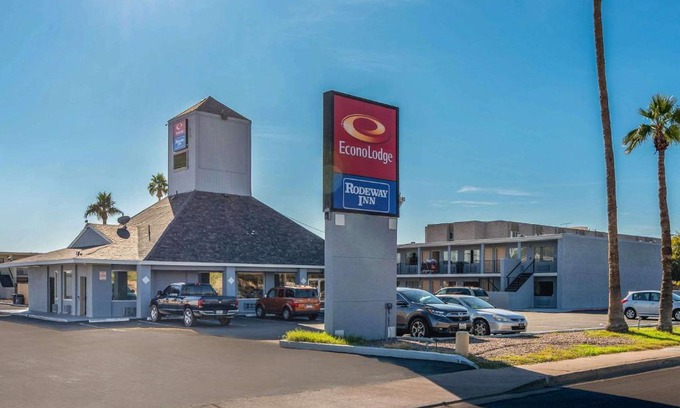 Westown Commercial Center Cabin | Econo Lodge Phoenix North I-17
