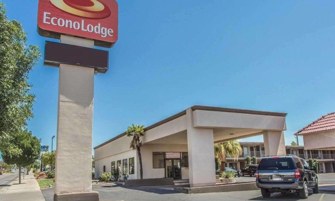 St. George Cabin | Econo Lodge St George North - Near Pioneer Park