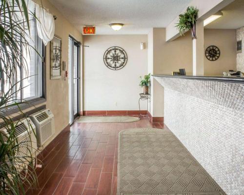 Ames Cabin | Econo Lodge