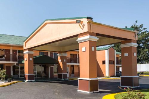 Decatur Cabin | Econo Lodge
