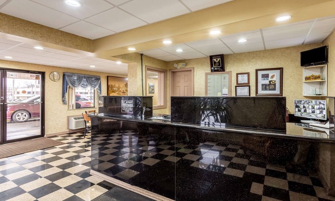 Morgantown Hotel | Econo Lodge