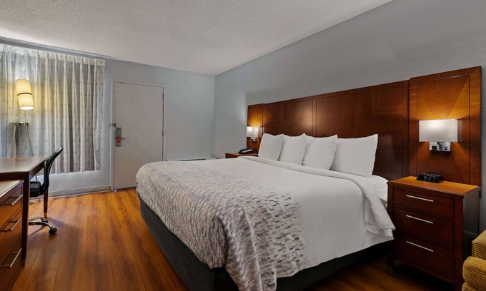 Rockford Hotel | Econo Lodge
