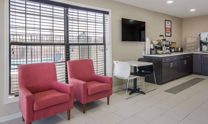Bellmead Hotel | Econo Lodge Waco North I-35