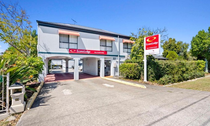 Waterford West Cabin | Econo Lodge Waterford
