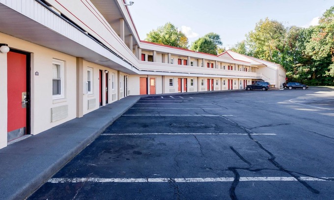 West Springfield Hotel | Econo Lodge West Springfield Hwy 5