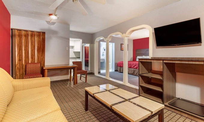 Wichita Falls Hotel | Econo Lodge Wichita Falls Downtown