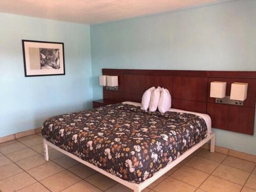 Cypress Gardens Hotel | Economy Suites
