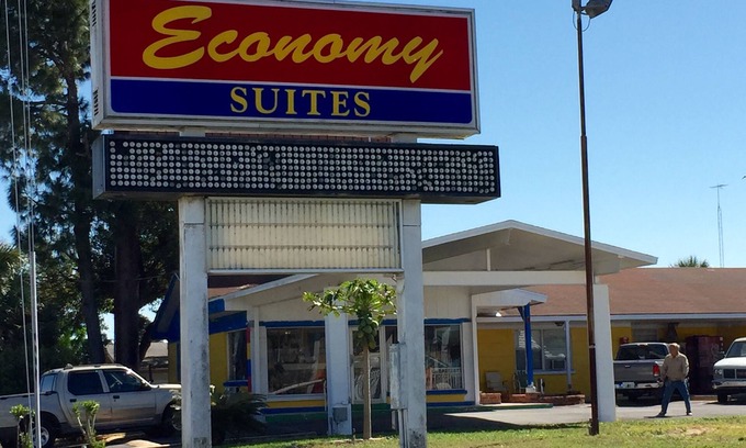 Cypress Gardens Hotel | Economy Suites