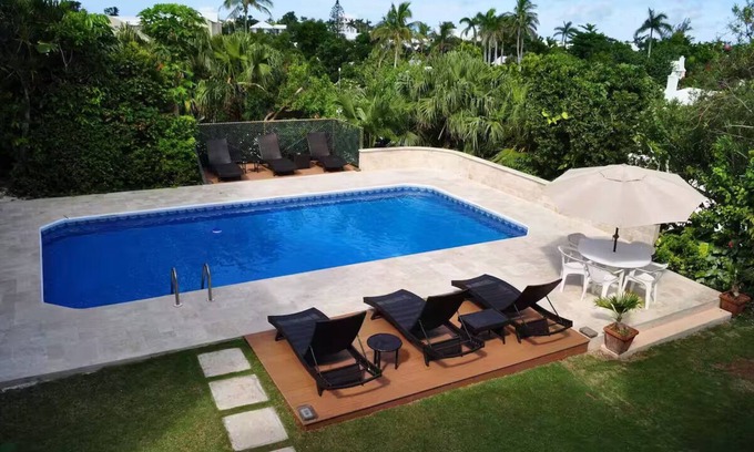 Hamilton Apartment | ED 16 Pool, King bed, Hamilton Bermuda