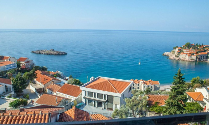 Sveti Stefan House | Edelweiss Deluxe Villa