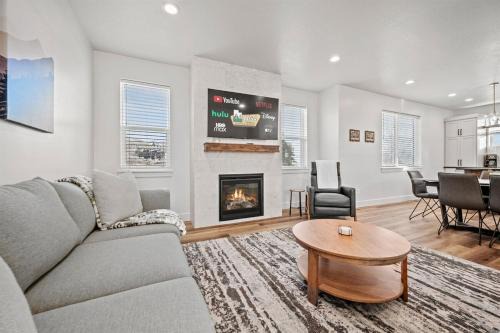 Eden House | Eden Empire with Hot Tub and Game Room Wkly Disc