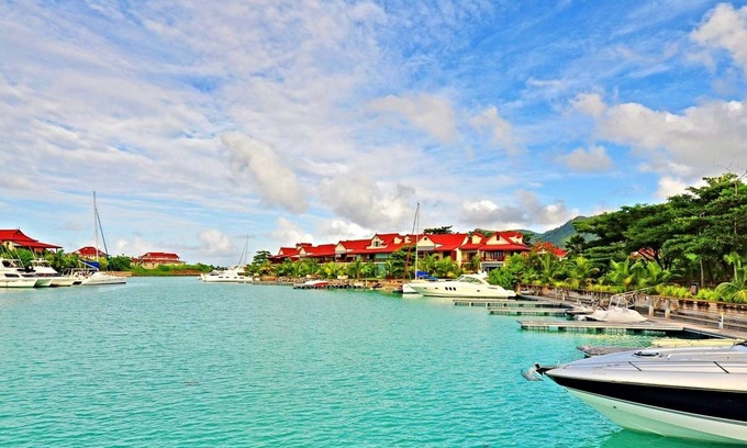 Eden Island Apartment | Eden Island, Beach front, Luxury, 3 Bed Ensuite, WiFi
