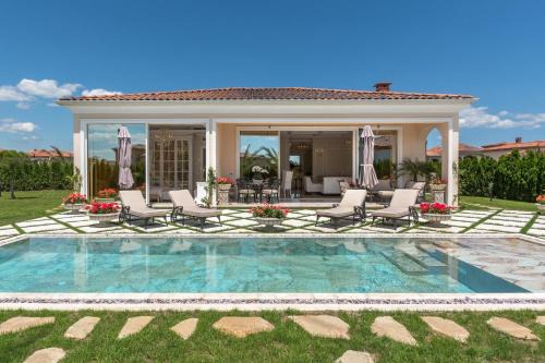 Sunny Beach Villa | Eden Park Luxury Villas