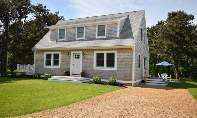 Katama House | EDGARTOWN/KATAMA 3 BR Sleeps 8 - Perfect for your family getaway!