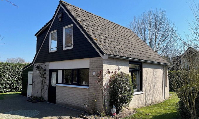 Westenschouwen House | Edge of dunes and near the beach - perfect location and loving furnishings: Zeeduin 28