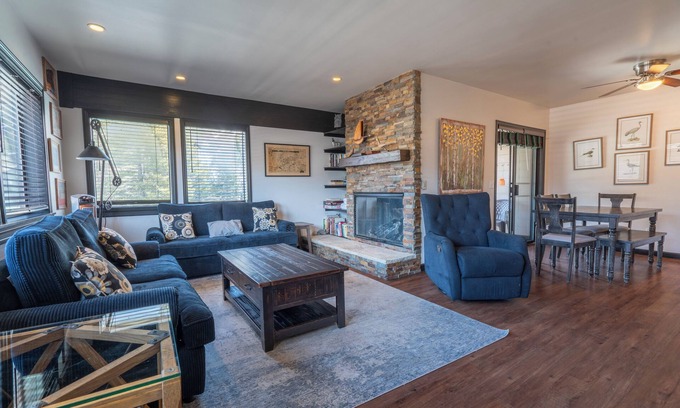 June Lake Condo | Edgewater #20 - 2 BD/2 BTH