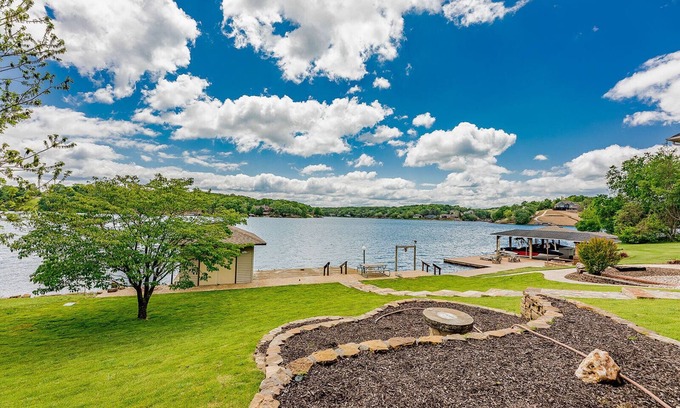 Bella Vista House | Edgewater Escape Lakefront Home