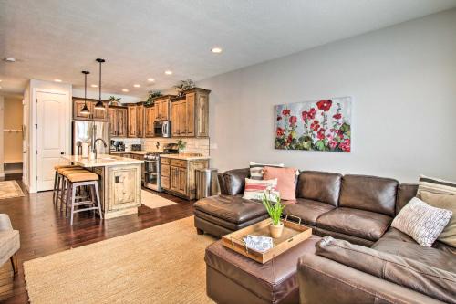 Ogden House | Edgewater Townhome about 7 Mi to Snowbasin Resort