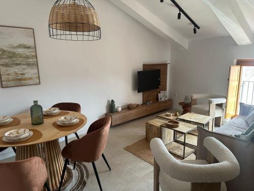 Old Town Apartment | Edificio El Navegante Cuenca Centro by Renthas