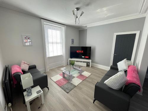 Tynemouth House | Edith Haven Tynemouth Fabulous Coastal Holiday Home with Free OnStreet Parking