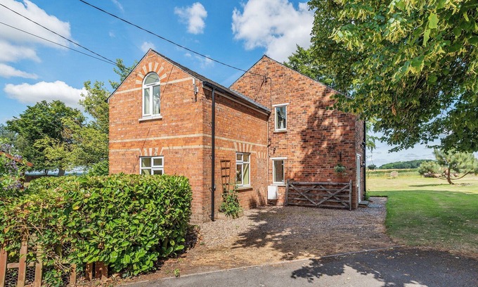 Horncastle Cottage | Edlington Hall Cottage