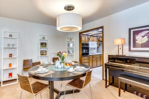 Edmond House | Edmond Townhome with Pool Access Near Arcadia Lake!