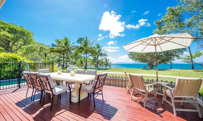 Picnic Bay House | Eeast on Picnic