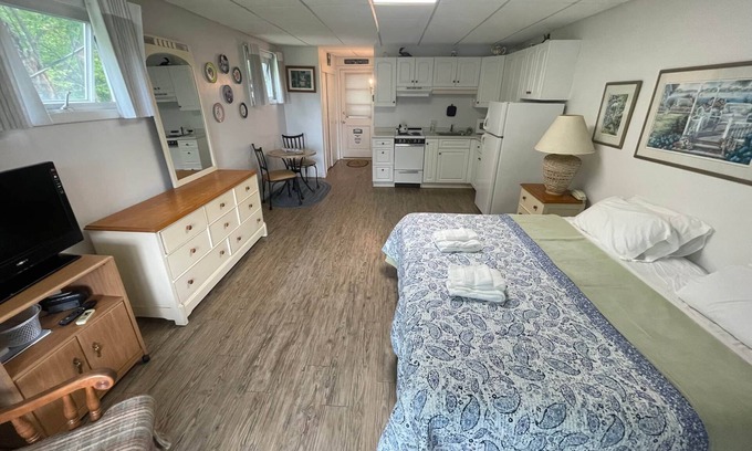 Wolfeboro Apartment | Efficiency 8-Piping Rock Resort