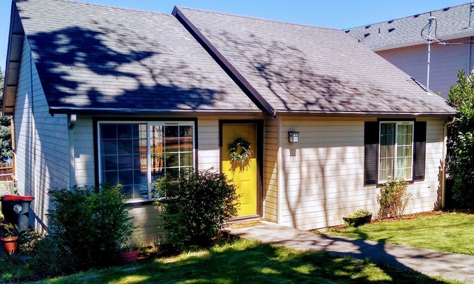 Medford Cottage | Efficient, clean, pet-friendly 2 bed/bath cottage