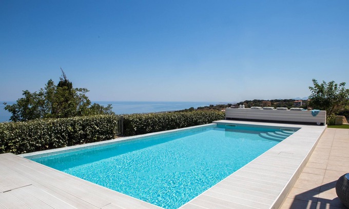 Roussospiti Villa | Effie's Cozy Villa - spectacular view & playground