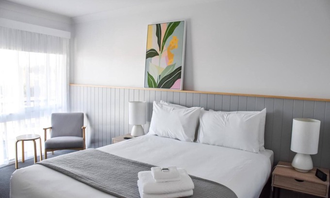 Warrnambool Hotel | Eight Spence