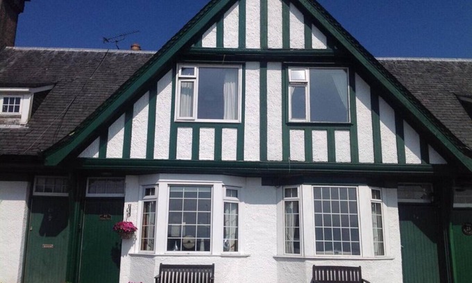 Lamlash House | Eilean View, Sea Views, Holiday Home sleeps 6