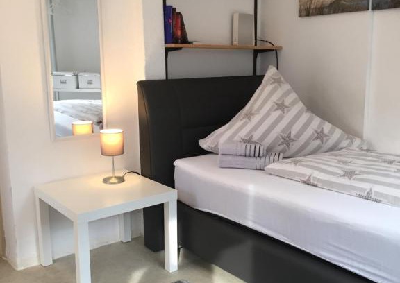 Gottmadingen Apartment | Ein gemütliches Zimmer an der Schweizer Grenze
