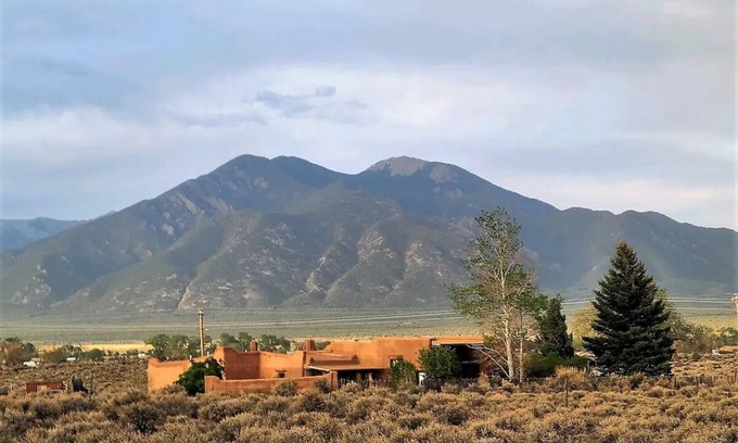Taos House | El Adobe - Classic Taos Charm