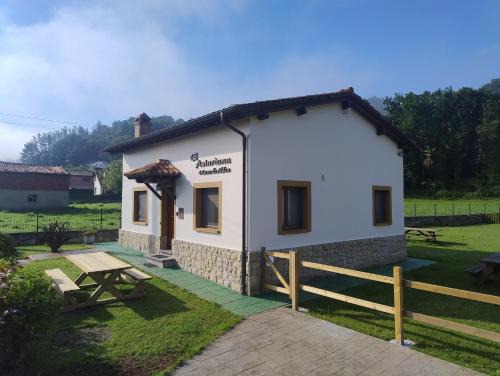 Intriago House | El Asturianu