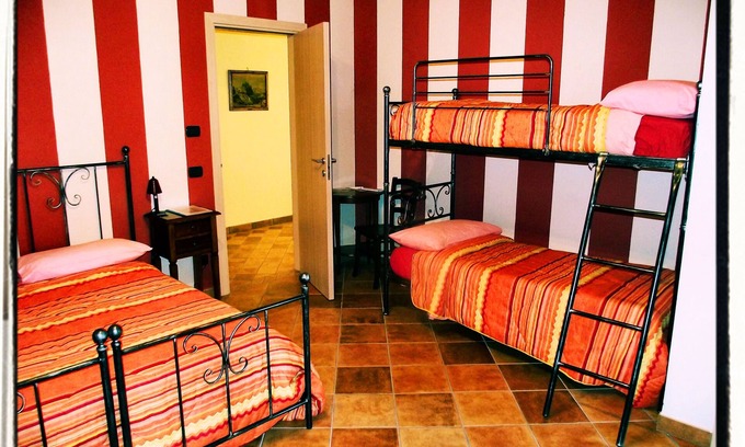 Flesie Bed & Breakfast | EL CAVAJER) red room