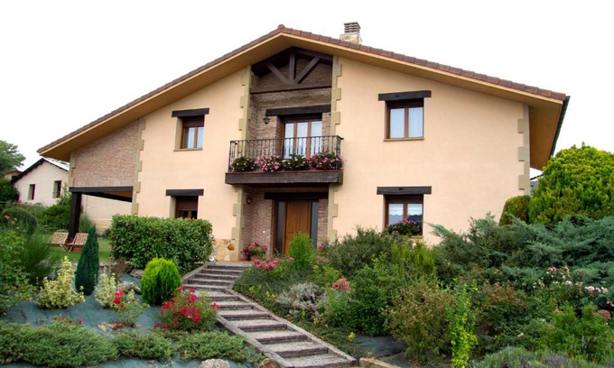 Urturi House | El Chalet Del Golf